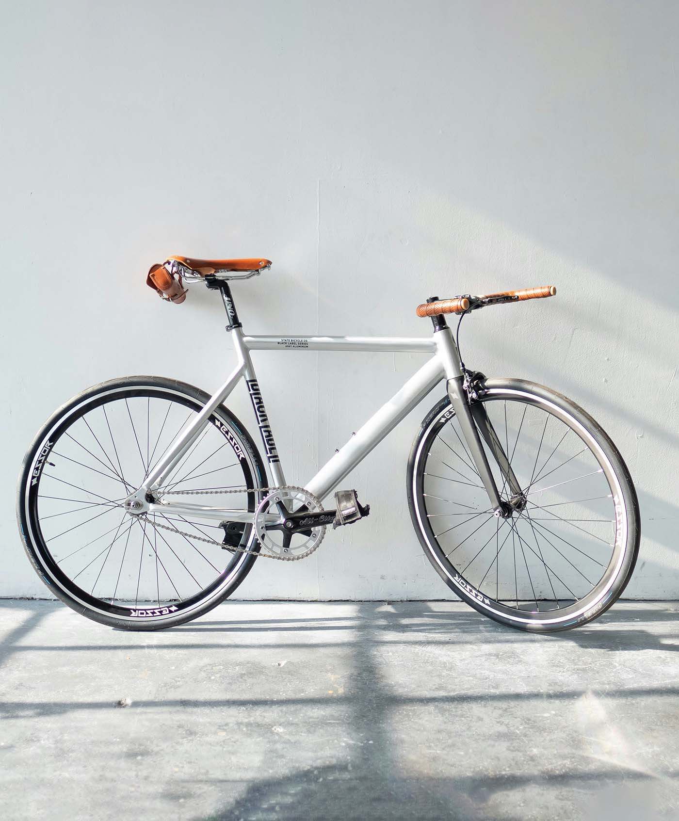 everett-bicycle-accident-lawyer-white-bicycle-sunlight