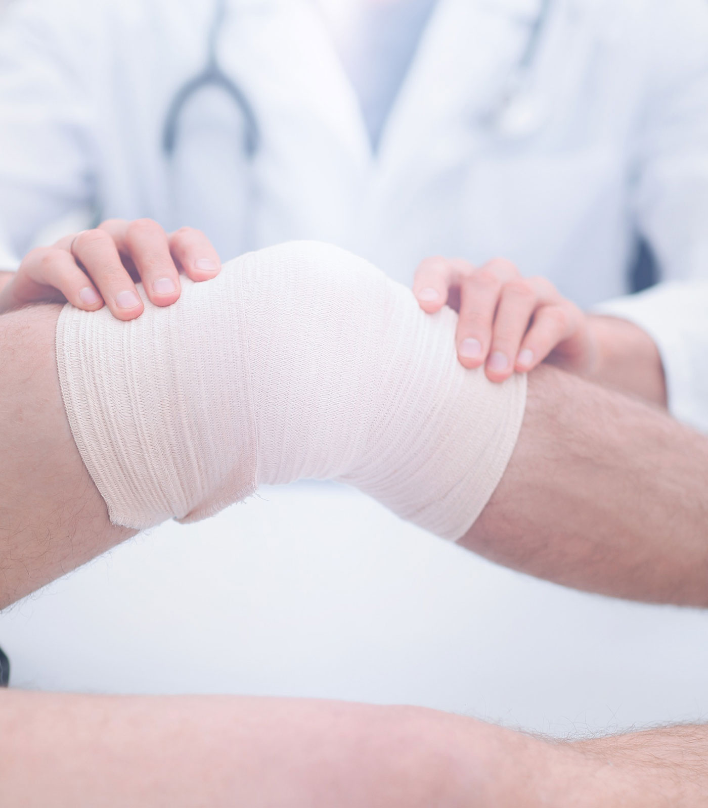 Doctor examining a patient after a personal injury accident in Bend, Oregon