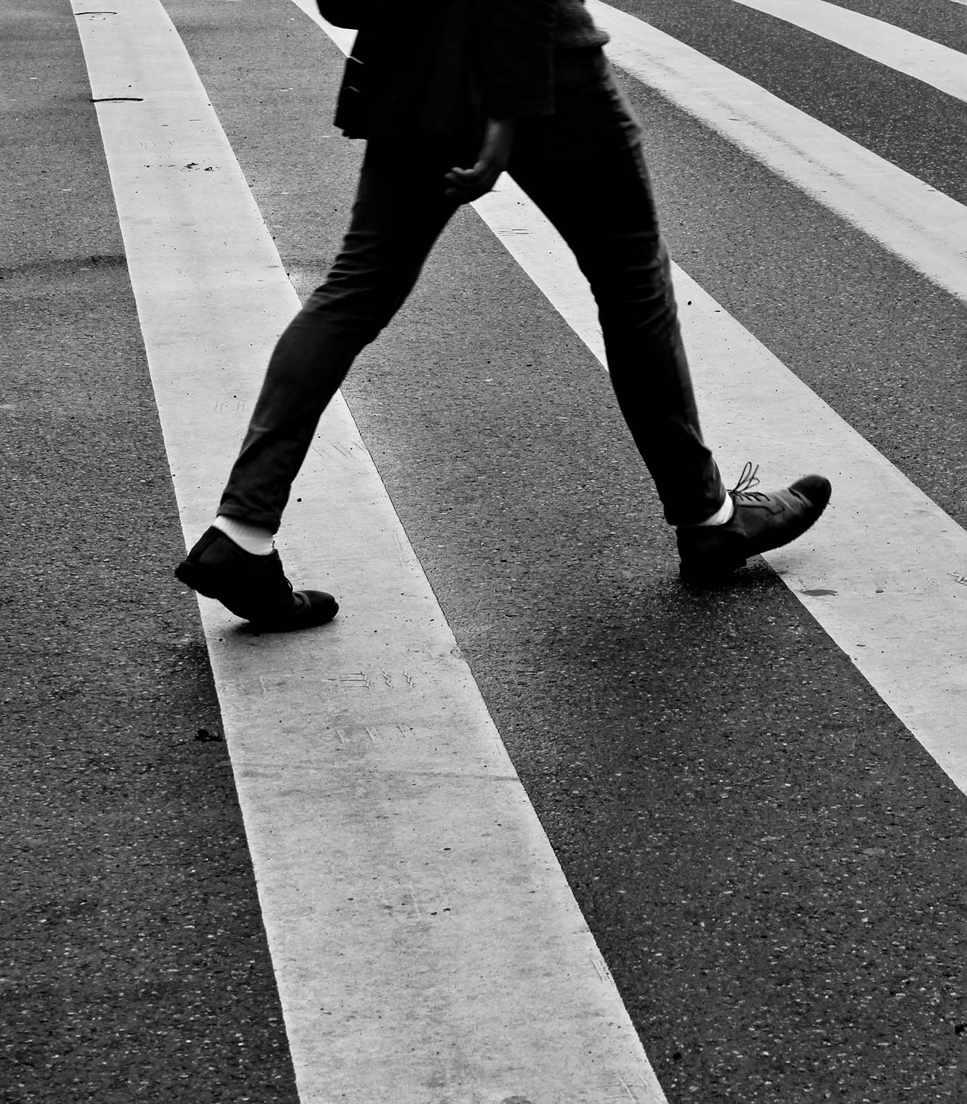 Pedestrian walking through a crosswalk, highlighting Washington pedestrian accident risks.